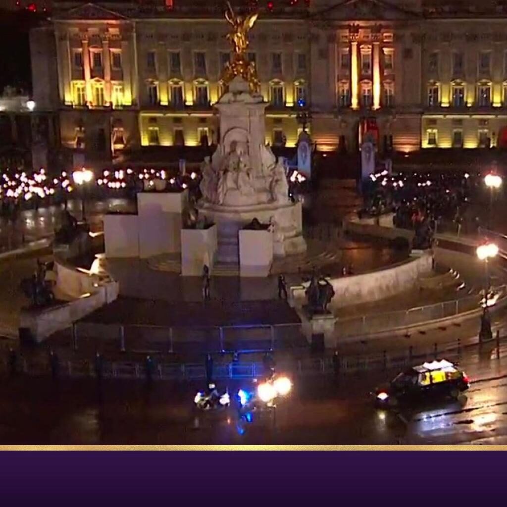 Queen’s Coffin Arrives Buckingham Palace Amidst Cheers