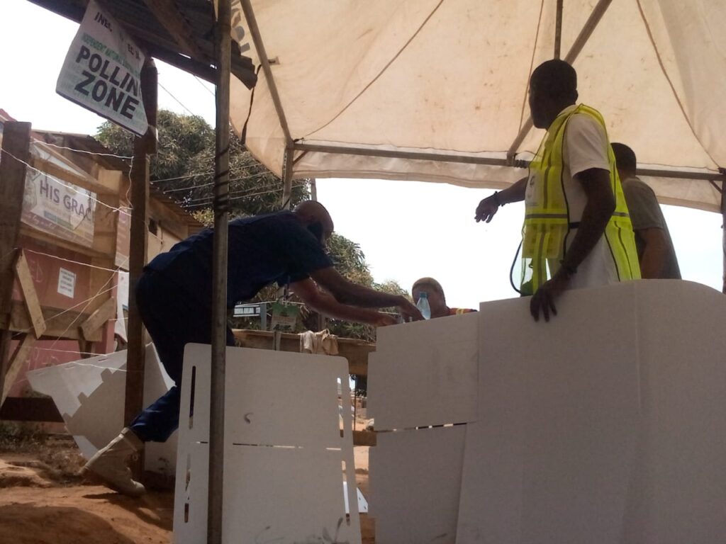 Voters Resort to Makeshift Booth as INEC Polling Booth Collapse in Ikorodu