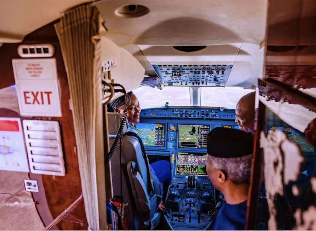 Osinbajo, Awed by Female Presidential Fleet Pilot, Goes Into Cockpit With Her