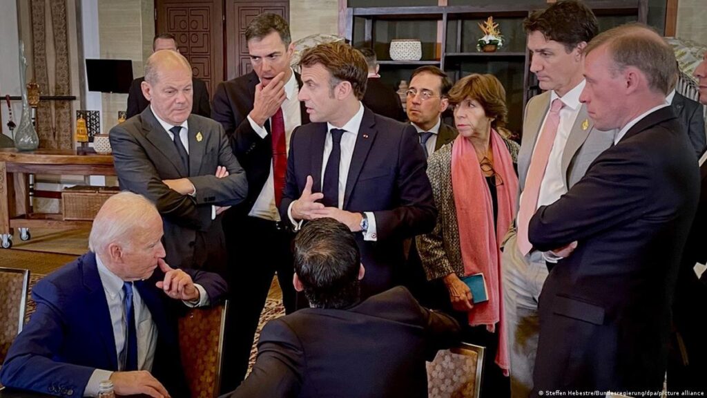 Biden Speaks with Scholz, Macron and Sunak About Russian Situation