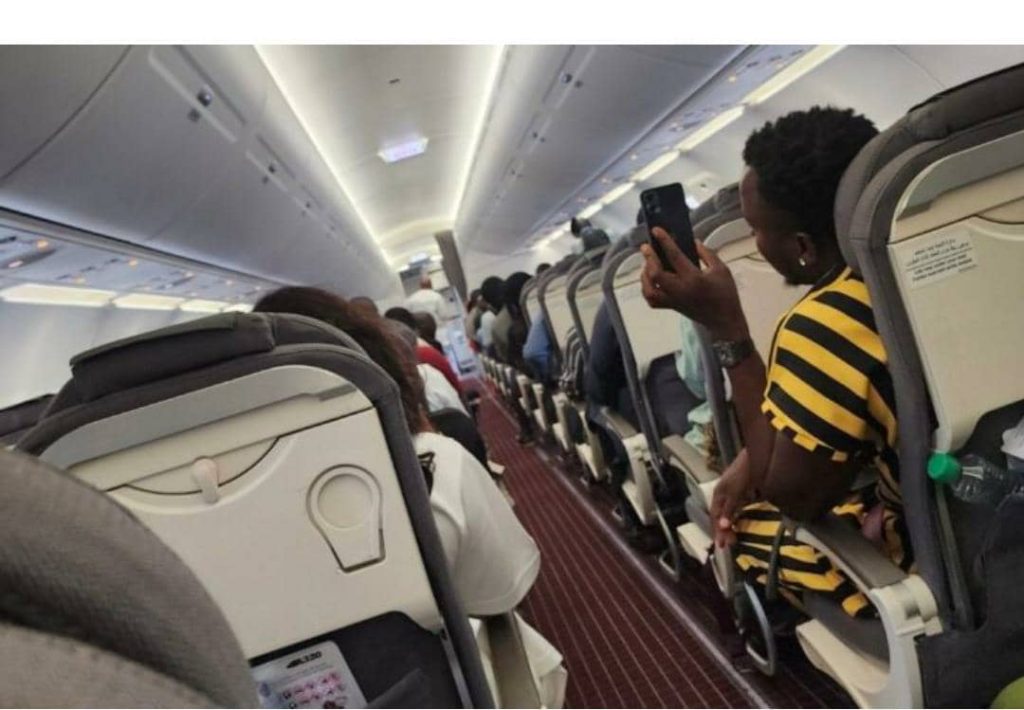 Minister Orders Accident Bureau to Release Findings Over United Nigeria Airline Flight Diversion in 10 Days