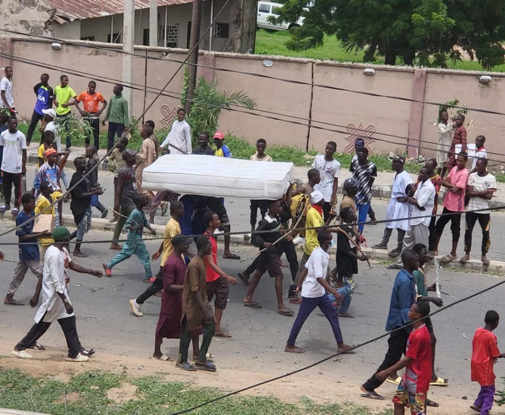 Mayhem in Kano as Looters Attack Shops, Warehouses