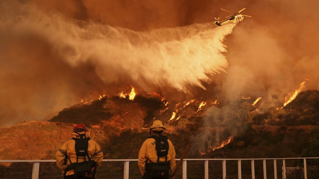 Wildfire Death Toll Hits 24 as Los Angeles Set for More Strong Winds