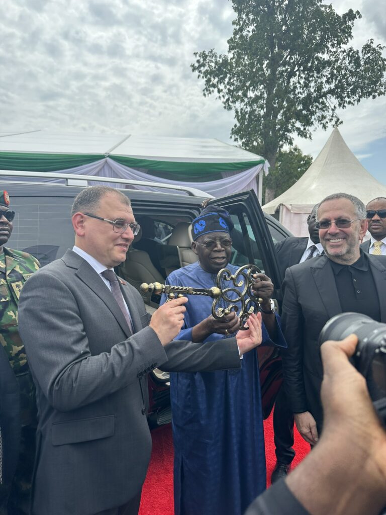 Tinubu Introduces Chicago University School Mate