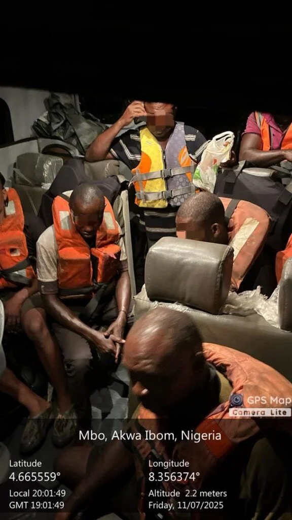 Navy Rescue 10 Crew Members Stranded in Distressed Vessel