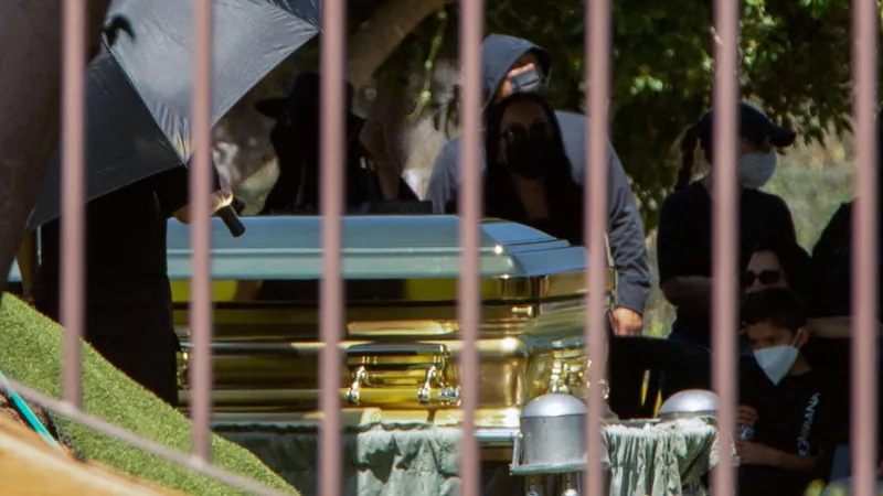 Mexican Drug Lord ‘El Mencho’ Buried in Golden Coffin