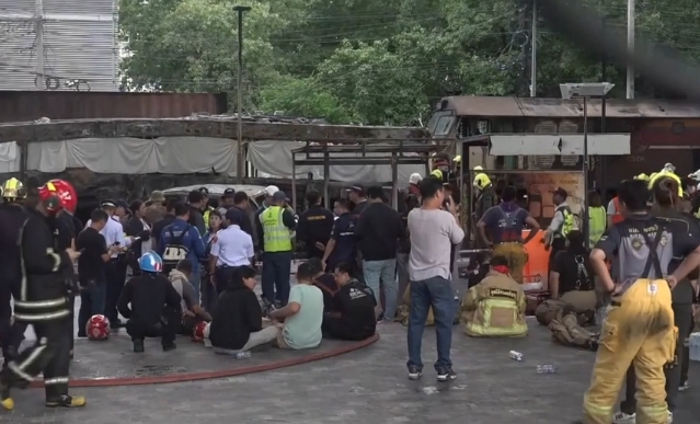 Freight Train, Bus Crash Kills Eight in Bangkok