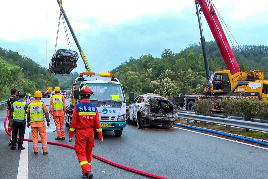 13 Dead in Highway Crash in Central China