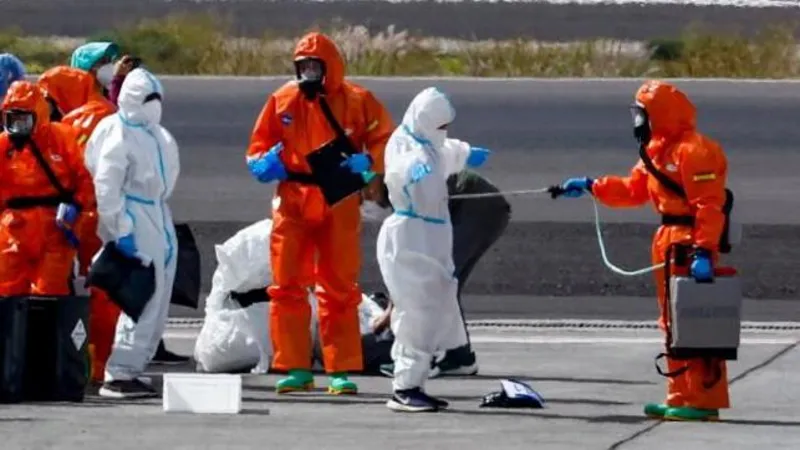 First Passengers Fly Home from Virus-Hit Cruise Ship