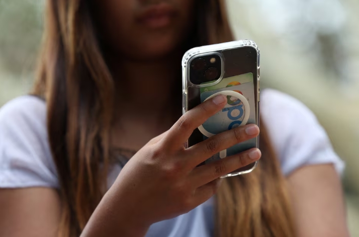 UK Declares Social Media Ban on Under-16s