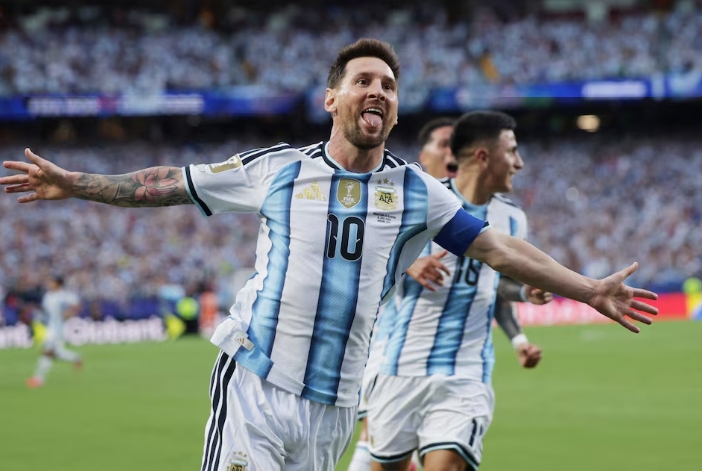 Messi Hat-Trick Equals Scoring Record as Argentina Dazzle against Algeria
