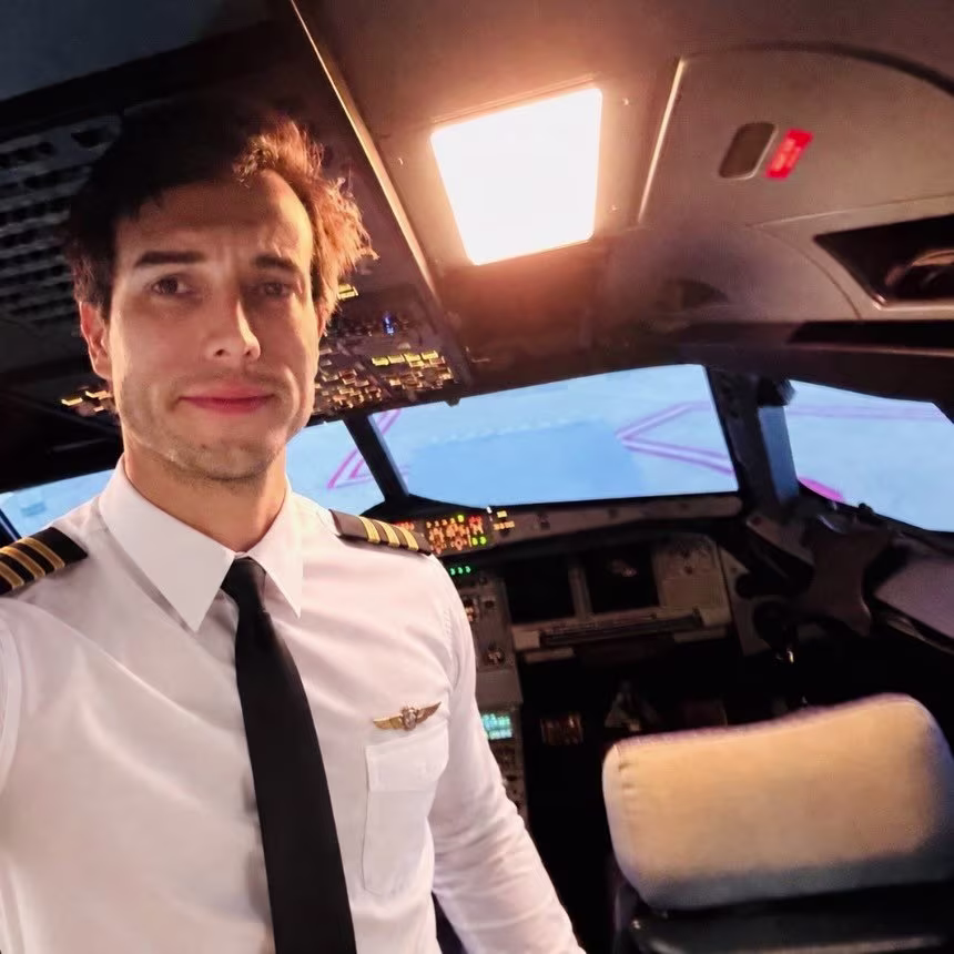 Flight School Pilot Jumps to his Death Midair, Leaving Student to Land Plane