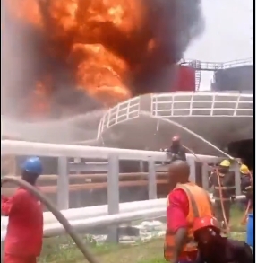 Panic as Fire Guts Fuel Depot in Lagos