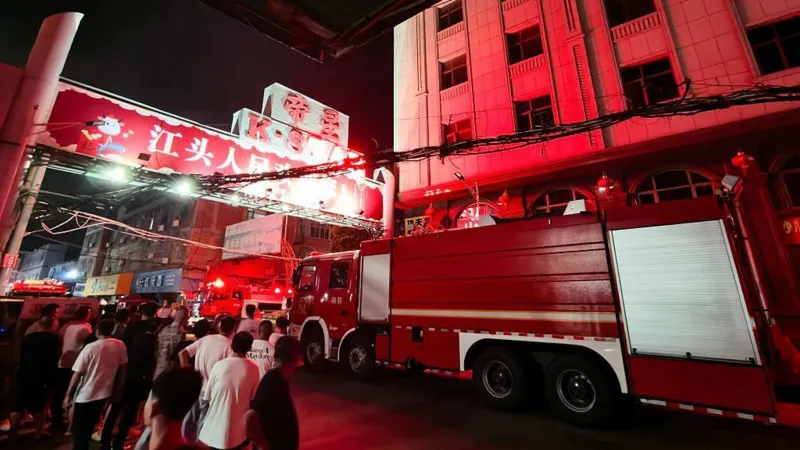 Factory Fire Kills 28 in China’s ‘Shoe Capital’