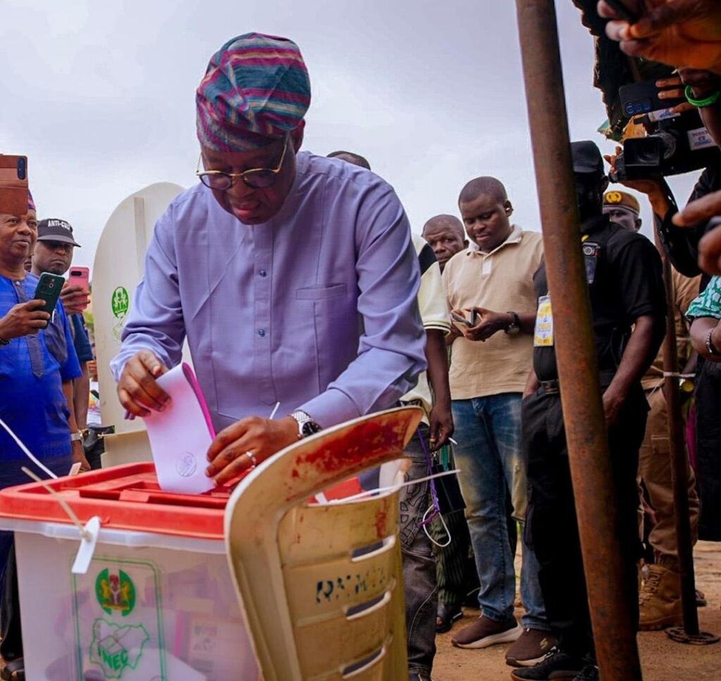 Oyetola Clears Votes for APC in Polling Unit; Leaves Nothing for Adeleke