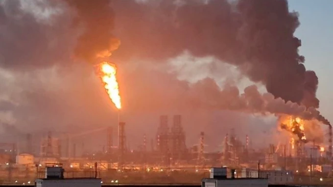 Ukrainian Drone Strike Hits Moscow Oil Refinery, Sparks Major Fire
