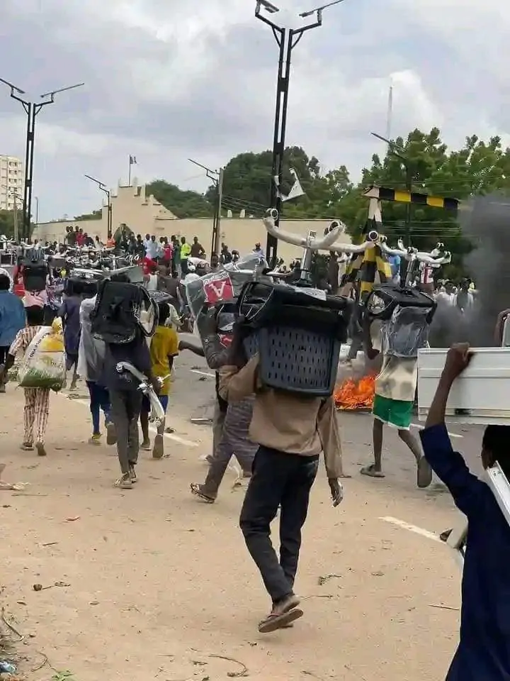 Looters